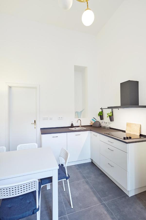Savor Apartments Prag Exteriör bild