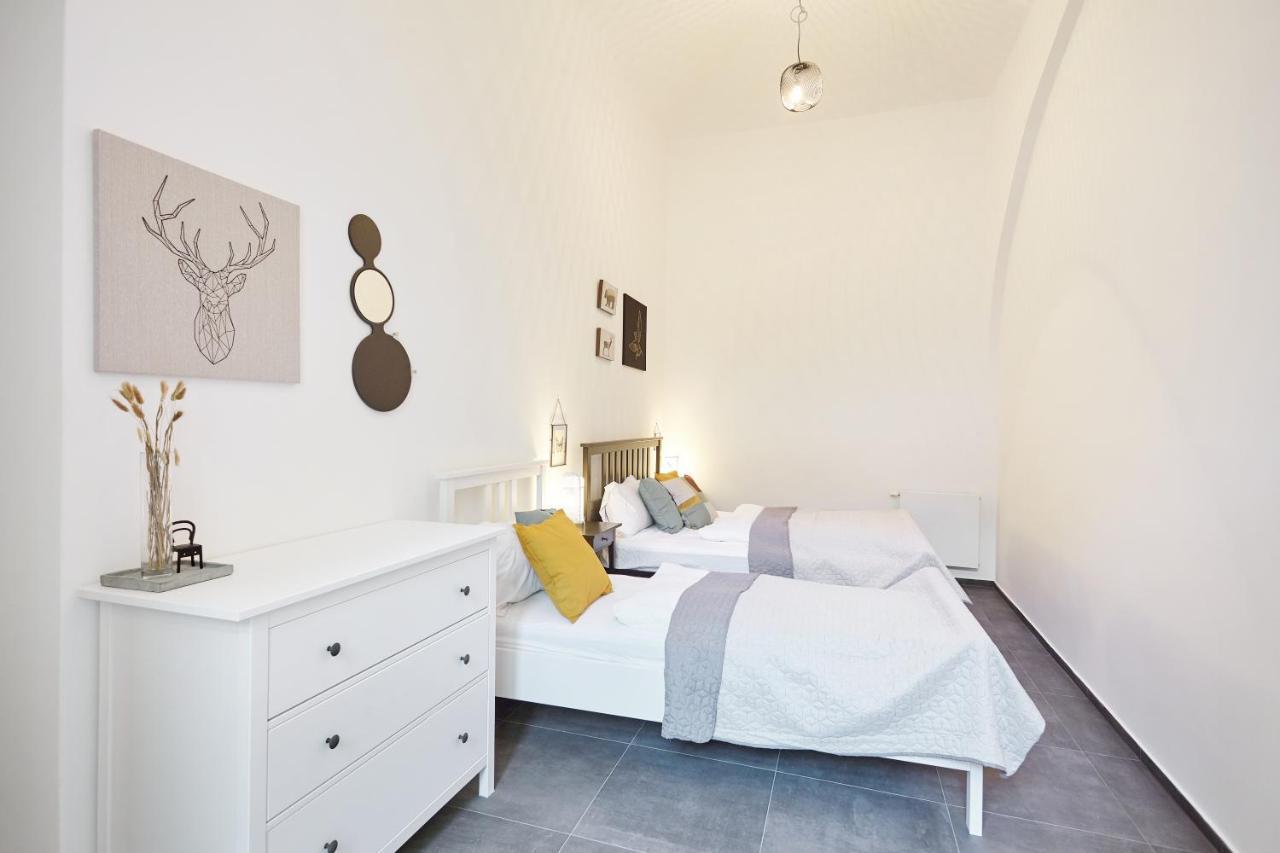 Savor Apartments Prag Exteriör bild